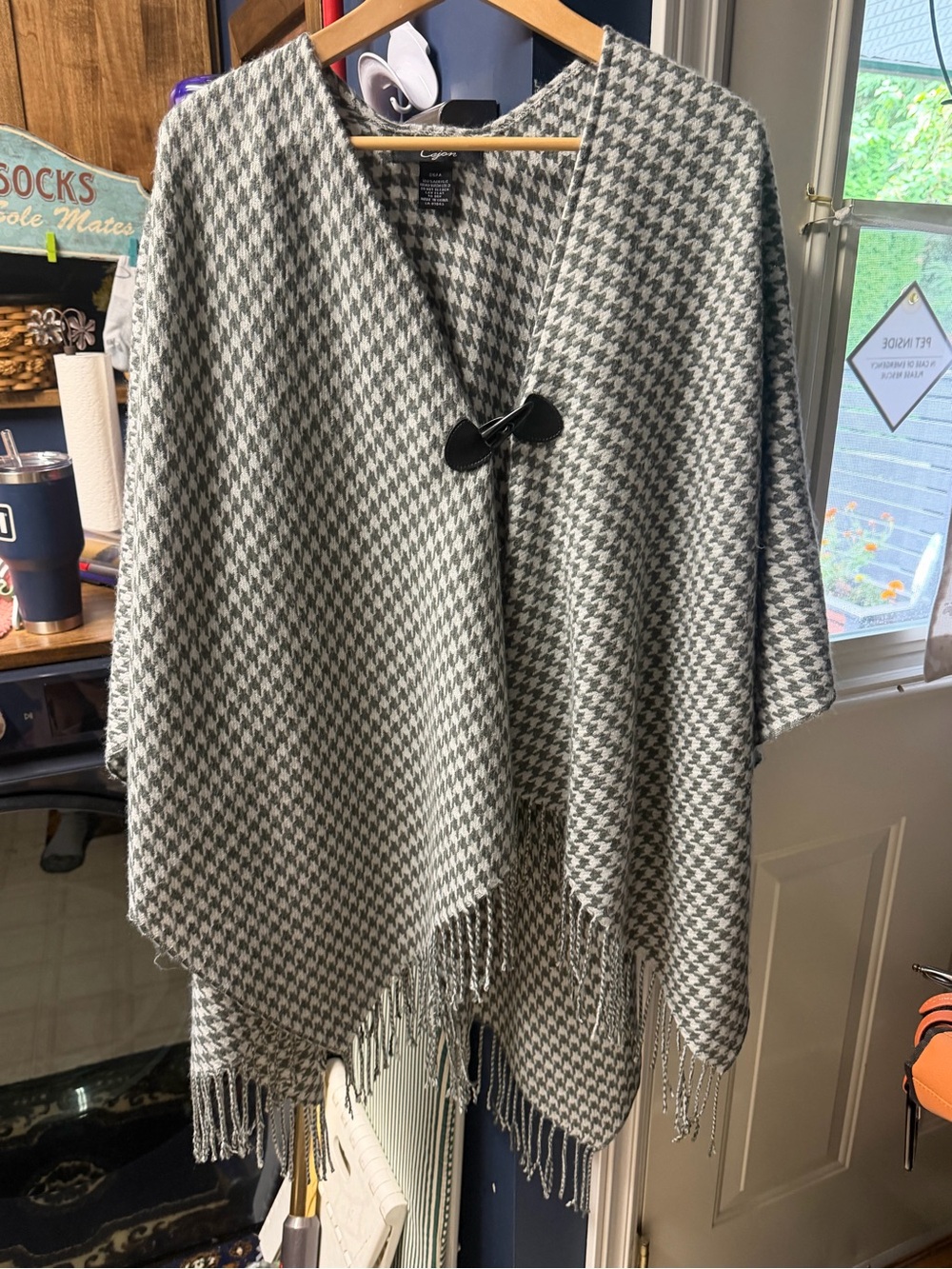 Cejon Gray and White Houndstooth Fringe Poncho